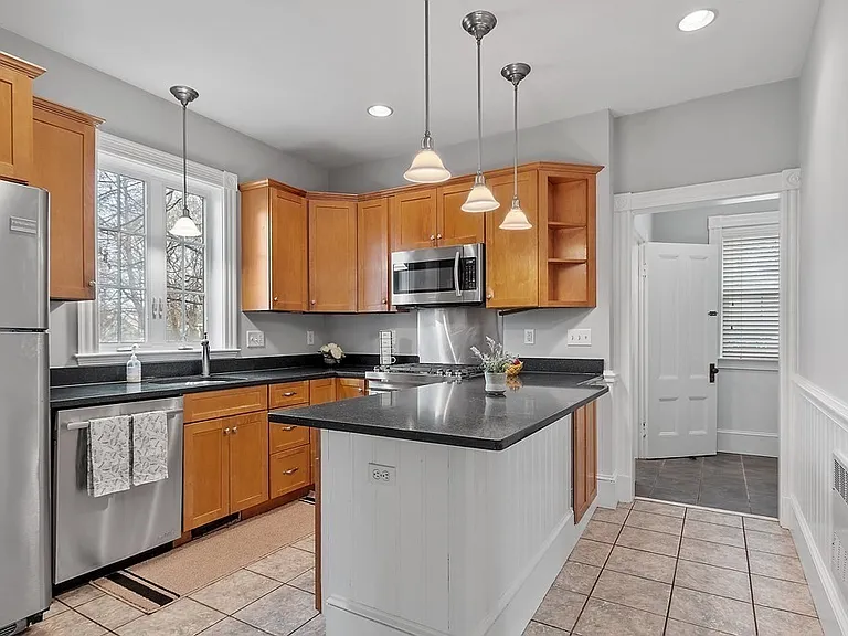 270 Poplar St — Photo 12