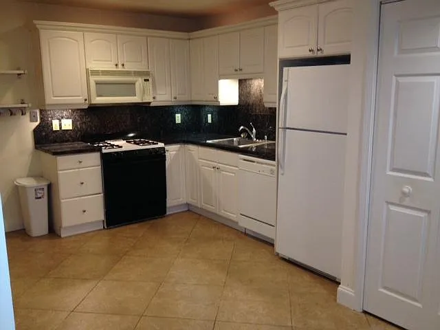 886 Durant Pl NE #4 — Photo 2