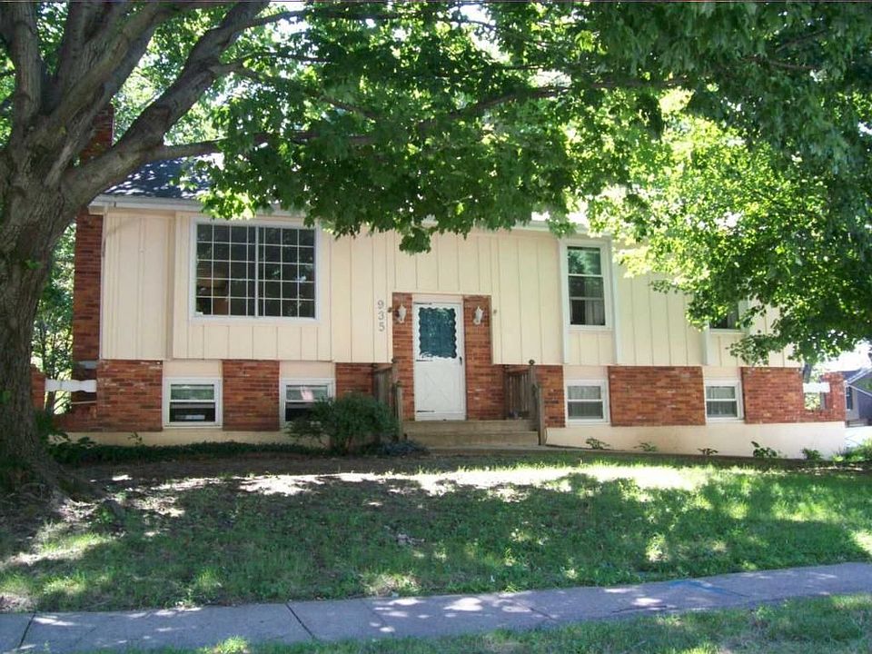 1st image of 935 Canterbury Ln