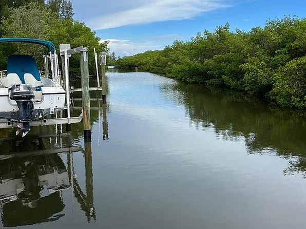 5286 Flamingo Dr, Saint James City, FL 33956