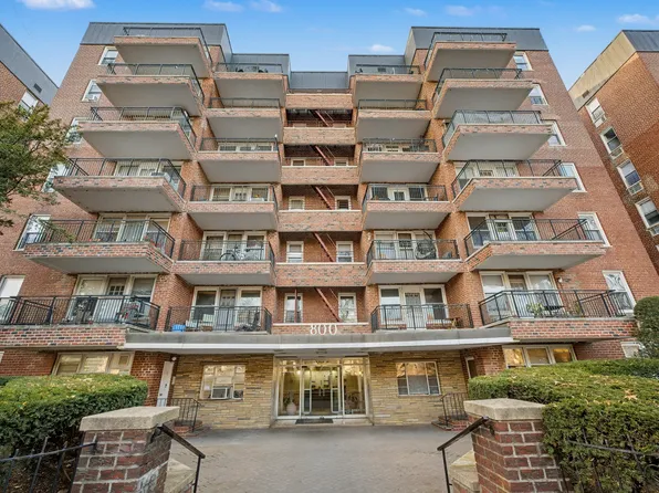 800 Ocean Parkway image 10 of 13