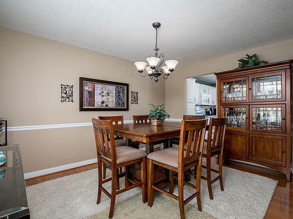4th image of 4381 Ashley Park Dr
