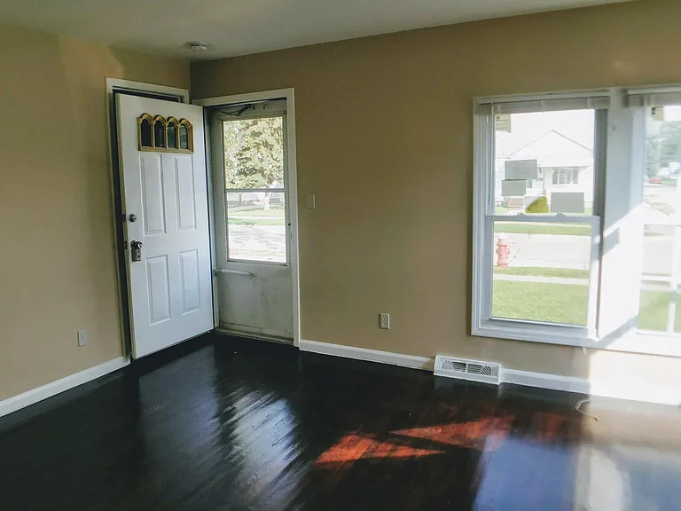 13164 Sherman Ave — Photo 3