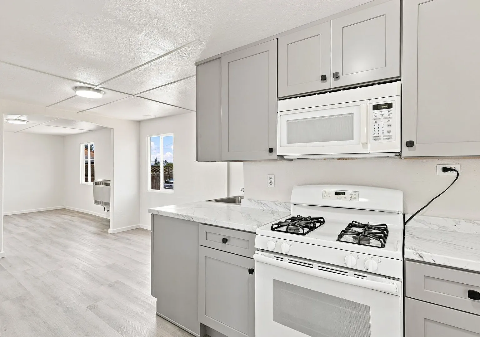30 Hawthorne Ave. — Photo 4