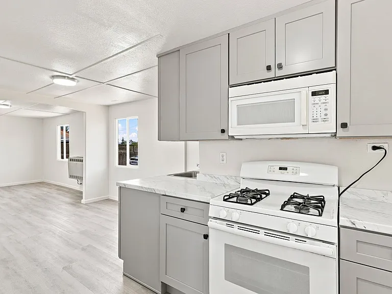 30 Hawthorne Ave — Photo 4