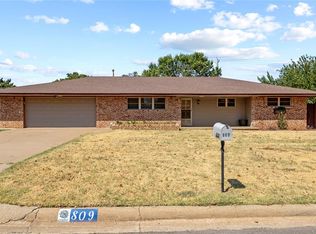 809 E Arlington Ave, Weatherford, OK 73096