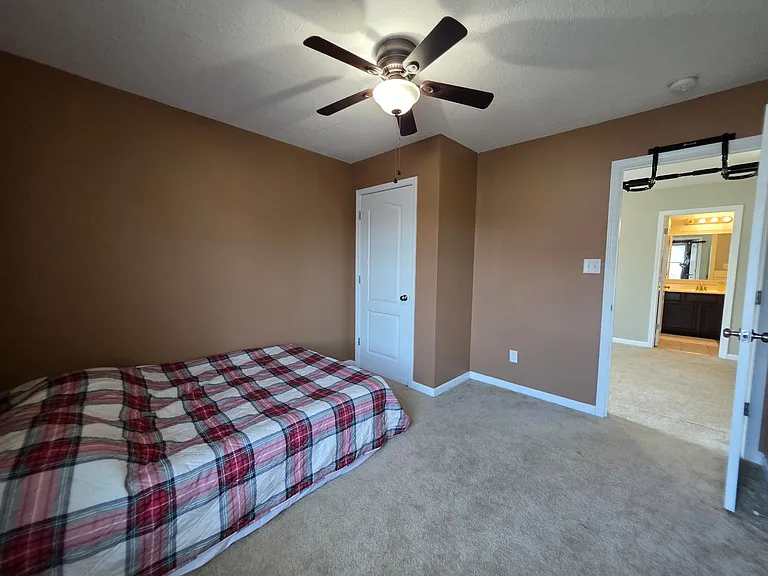 702 Appling Ct — Photo 21