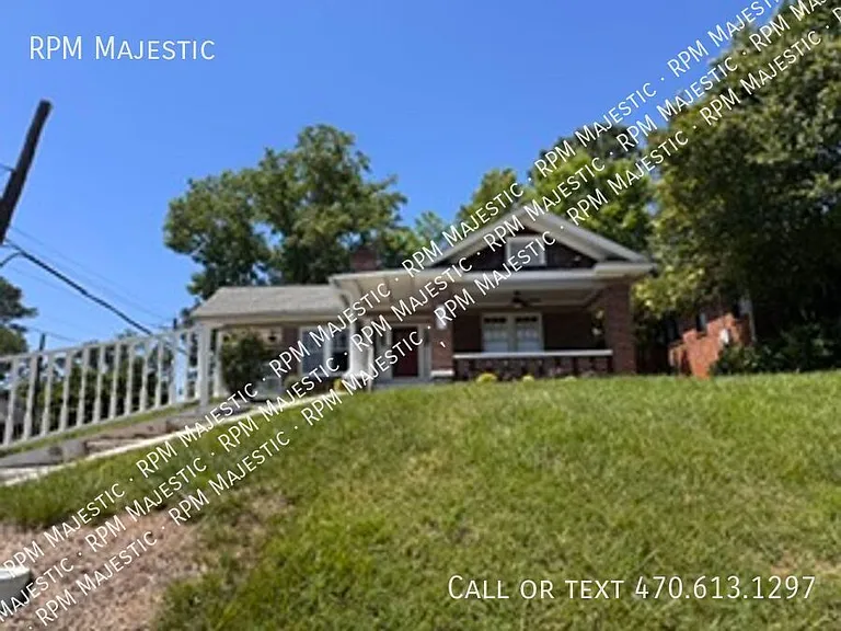 1134 Donnelly Ave SW — Photo 2