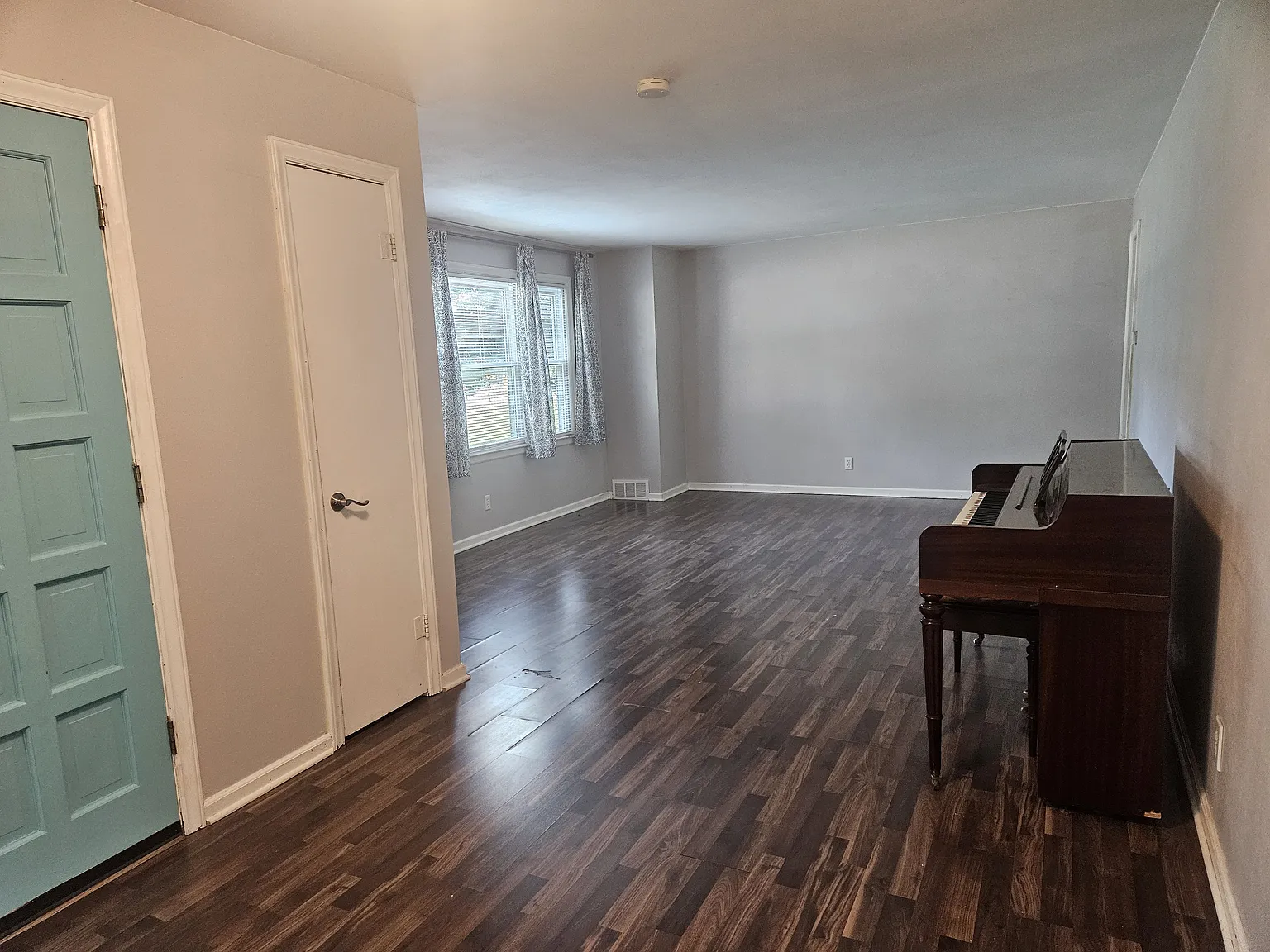 3 bed, 1229 sqft, $2,350 — Photo 2