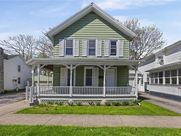 17 Spencer St, Lyons, NY 14489