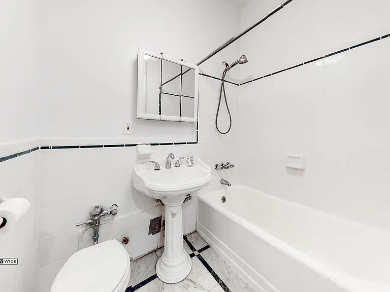 922 3rd Ave #4R — Photo 4