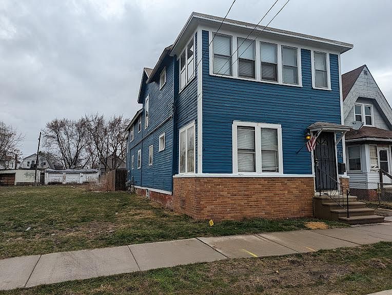 1st image of 766 Redwood Ave