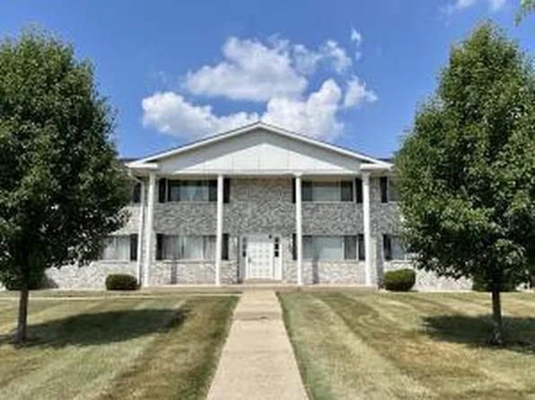 10416 West Whitnall edge COURT #102, Franklin, WI 53132