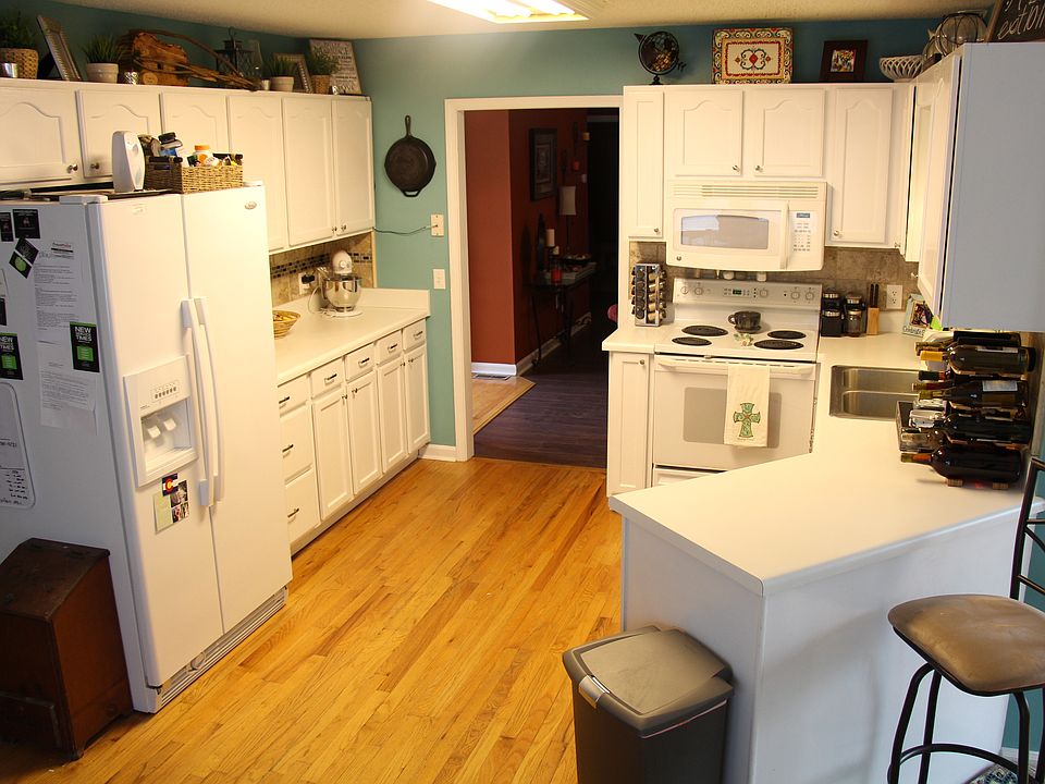 1st image of 200 Fairwood Dr