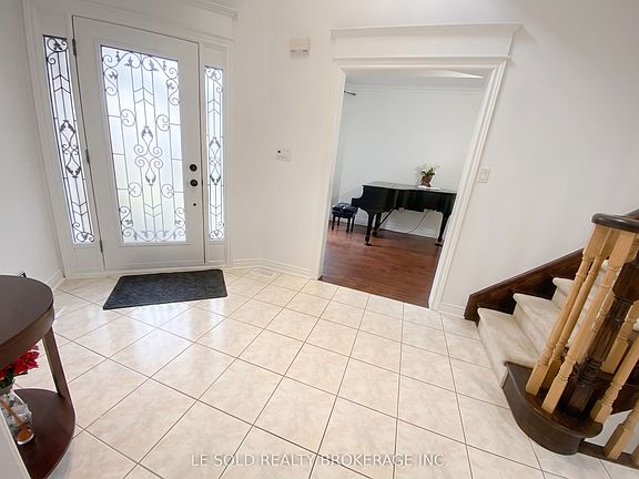 3rd image of 76 Larratt Ln