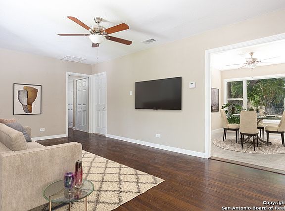4th image of 2714 W Mistletoe Ave