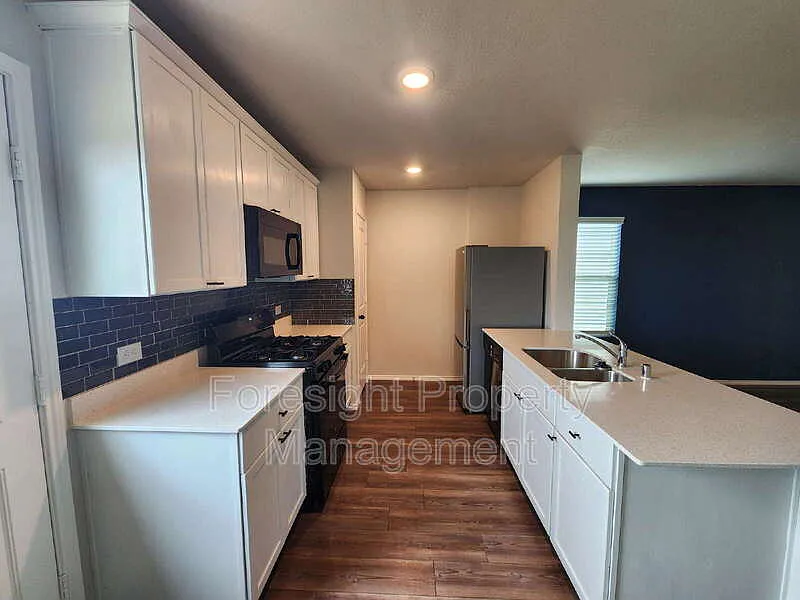 3 bed, 2.0 bath, 1265 sqft, $1,885 — Photo 2