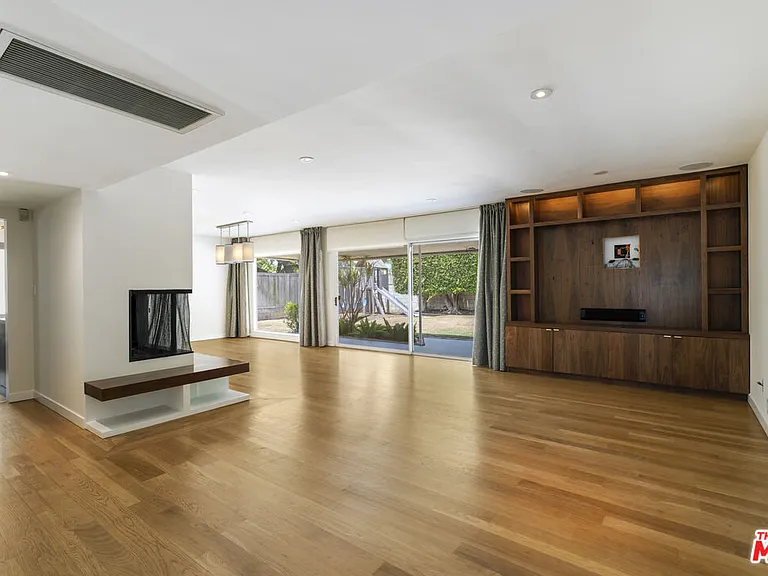 6225 S Corning Ave — Photo 4