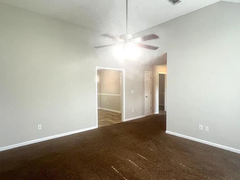 103 Reese Dr — Photo 3