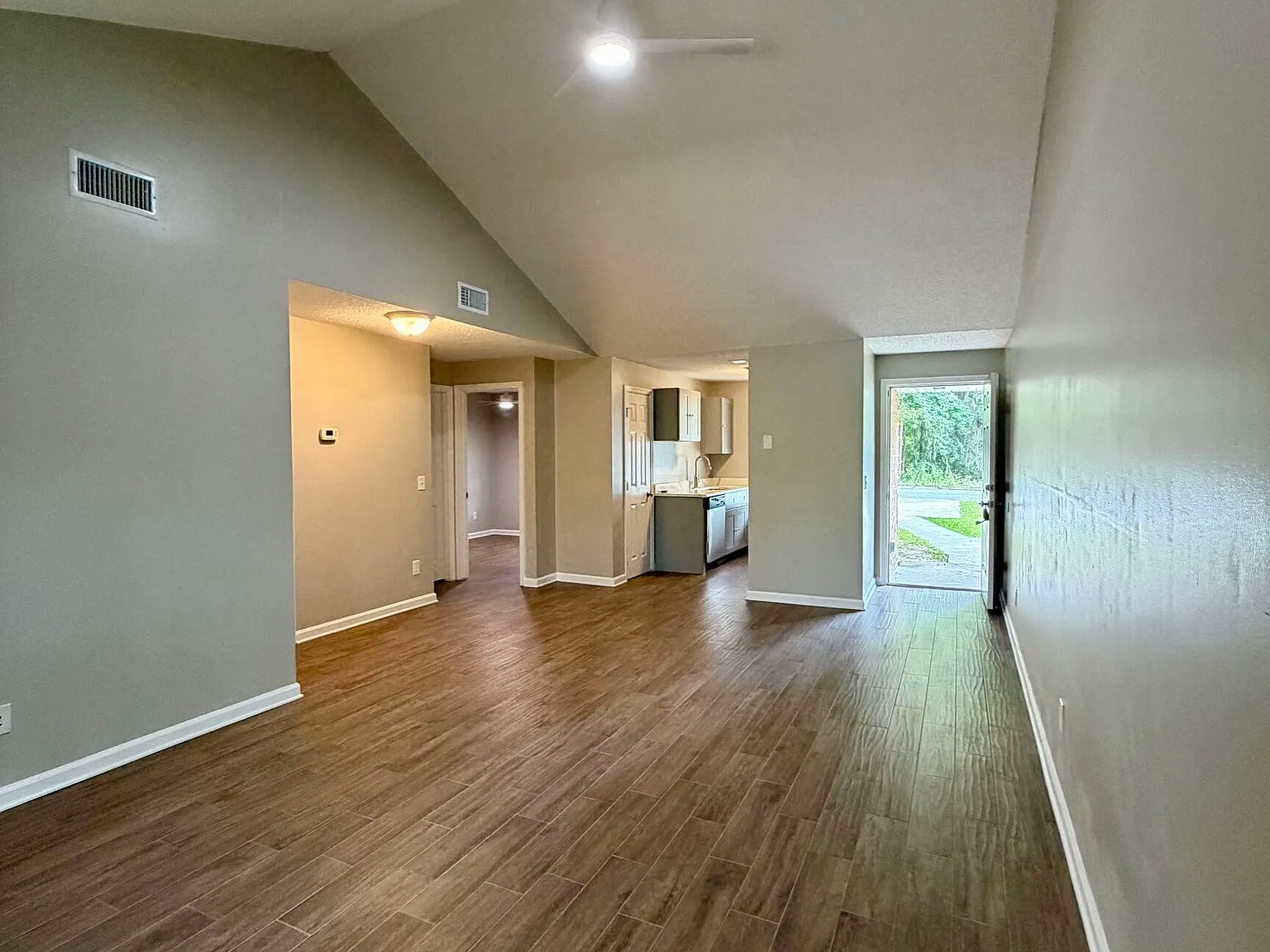 2 bed, 2.0 bath, 900 sqft, $1,350 — Photo 4