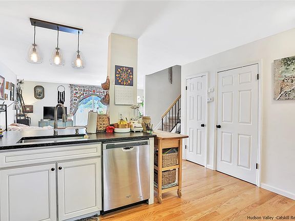 5th image of 104 Briarwood Ct