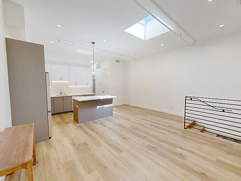2952 Folsom St — Photo 24