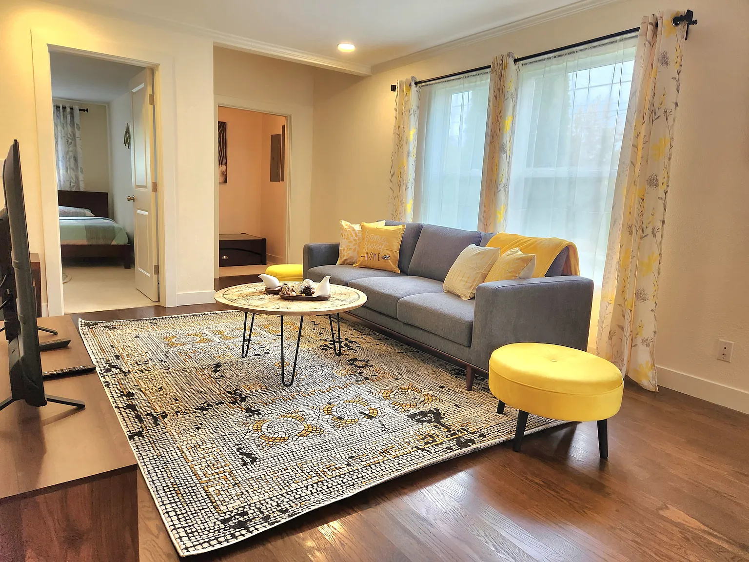 3 bed, 1200 sqft, $3,707 — Photo 3