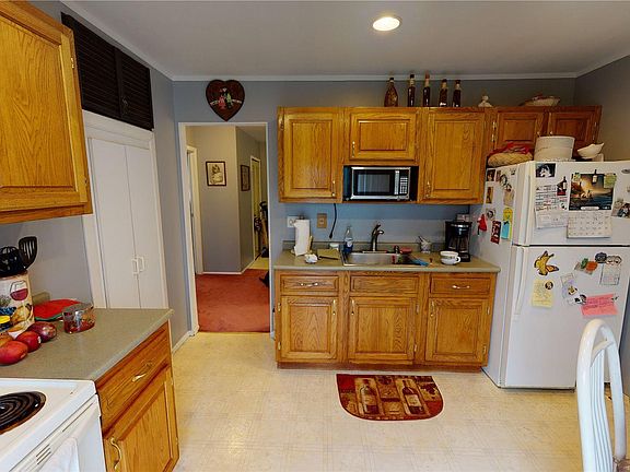 5th image of 9 Hartsdale Ln