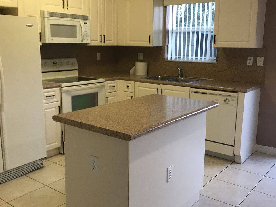 1st image of 1651 SE 31st Ct