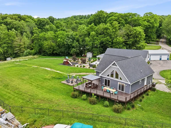 9550 E Northshore Dr, Unionville, IN 47468