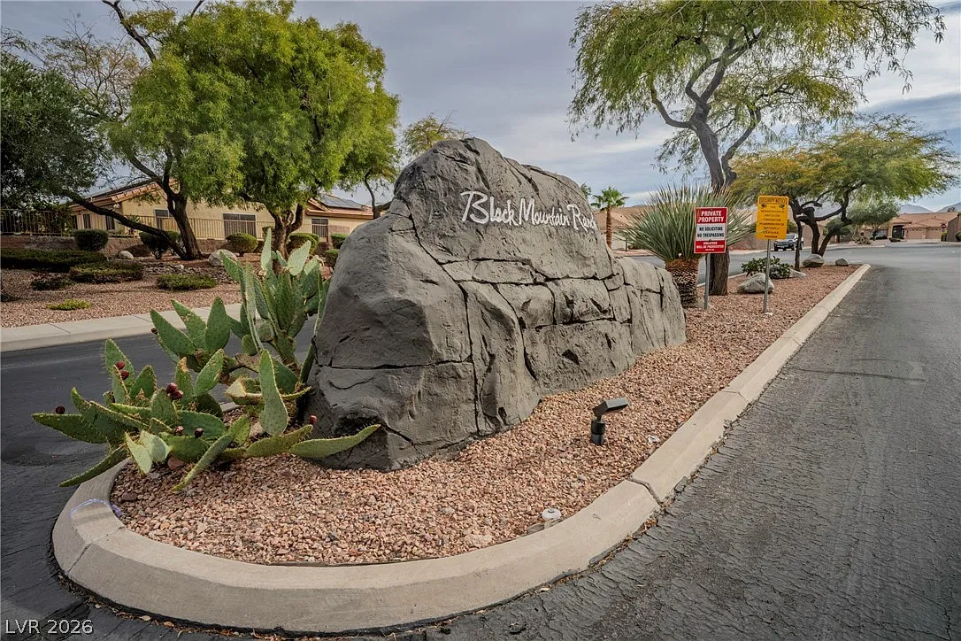 3 bed, 2.5 bath, 2423 sqft, $2,995 — Photo 3