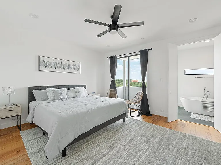 2239 N Macgregor Way — Photo 15