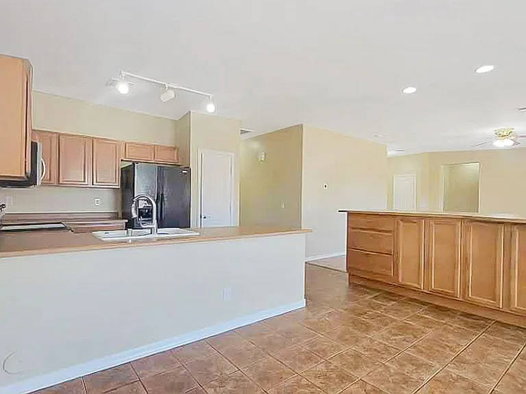 17605 W Crocus Dr — Photo 5