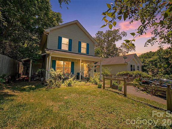 2nd image of 7 Dogwood Ln