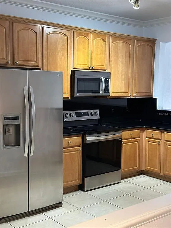 3 bed, 2.5 bath, 1682 sqft, $2,200 — Photo 4