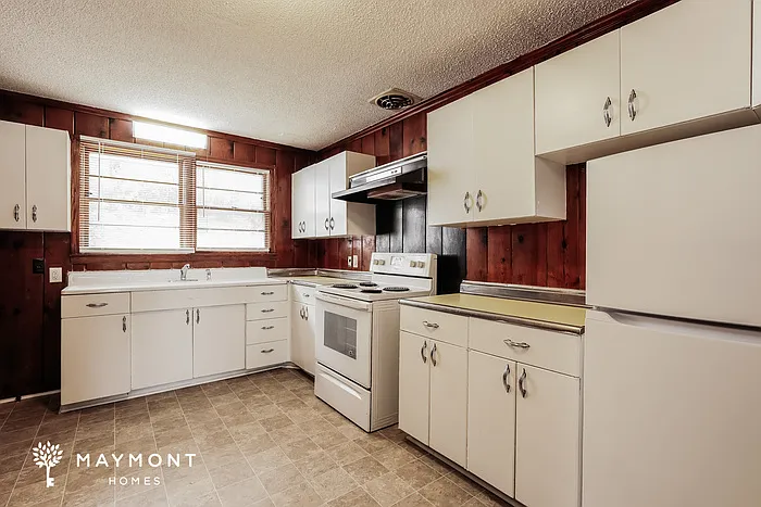 2804 Oakland Ave — Photo 6