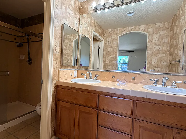 217 Santa Barbara St — Photo 27