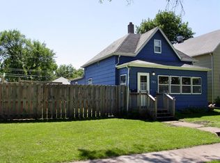 723 N 4th St, Grand Forks, ND 58203