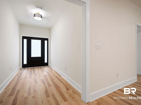 4th image of 121 Broadmoor Dr