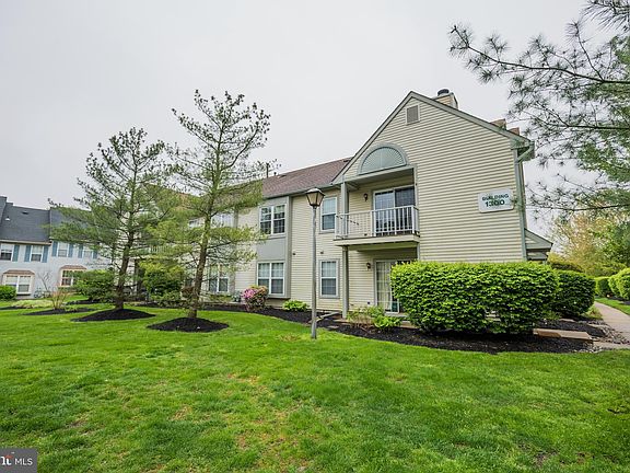 2nd image of 1304B Harwood Ct