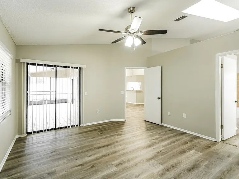 8046 Hathaway Dr — Photo 10
