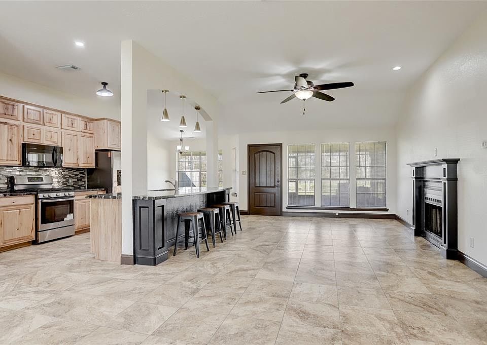 1st image of 1004 Mockingbird Lane