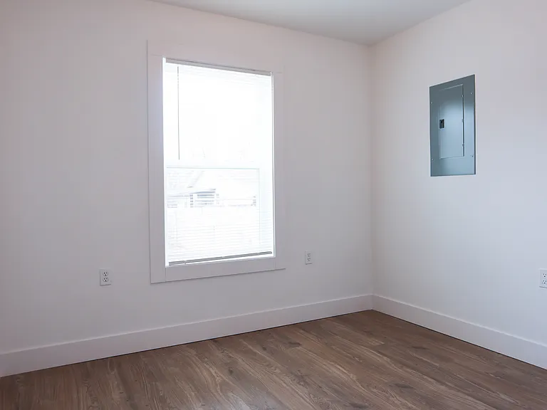 313 Douglas St — Photo 11