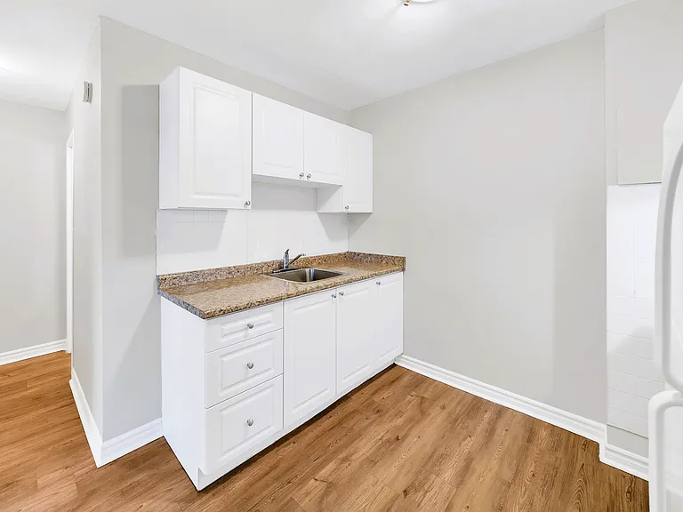 995 16th St E — Photo 17