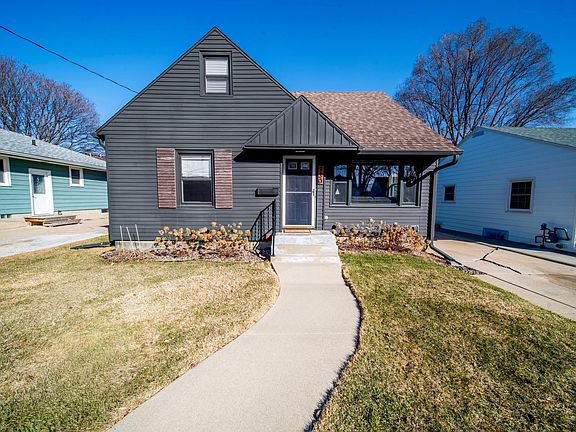 2nd image of 930 13th Ave NE