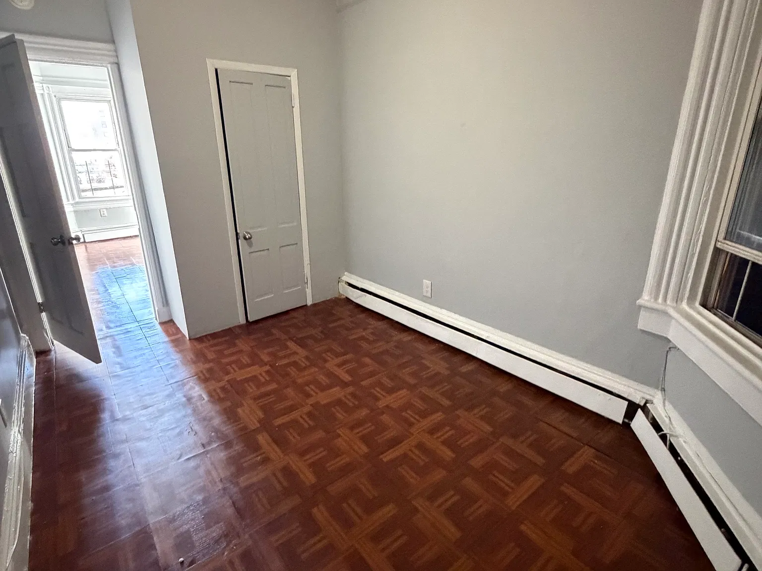 164 Waverly St — Photo 2