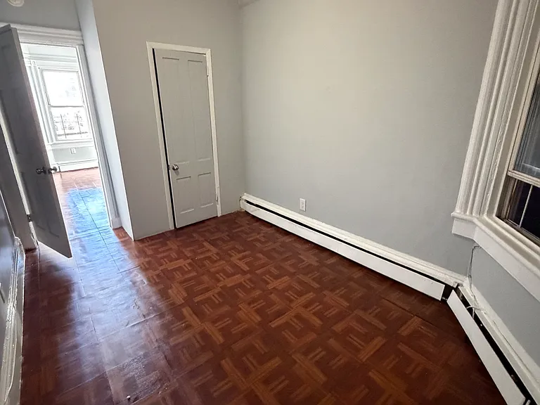 164 Waverly St #2L — Photo 2