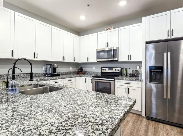 2821 S SKYLINE Drive #156, Mesa, AZ 85212