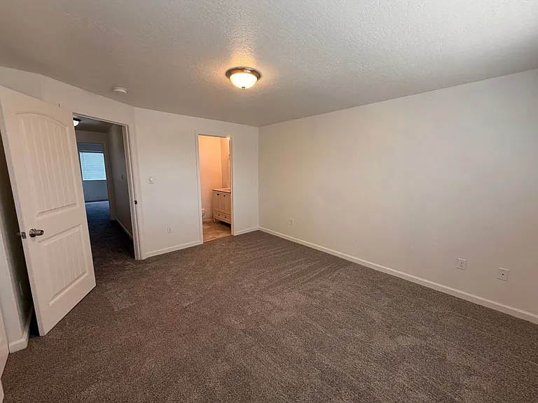 319 Thoma St #B — Photo 16