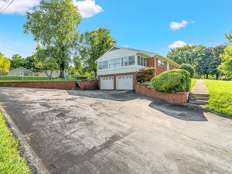 217 Buckingham Dr — Photo 41